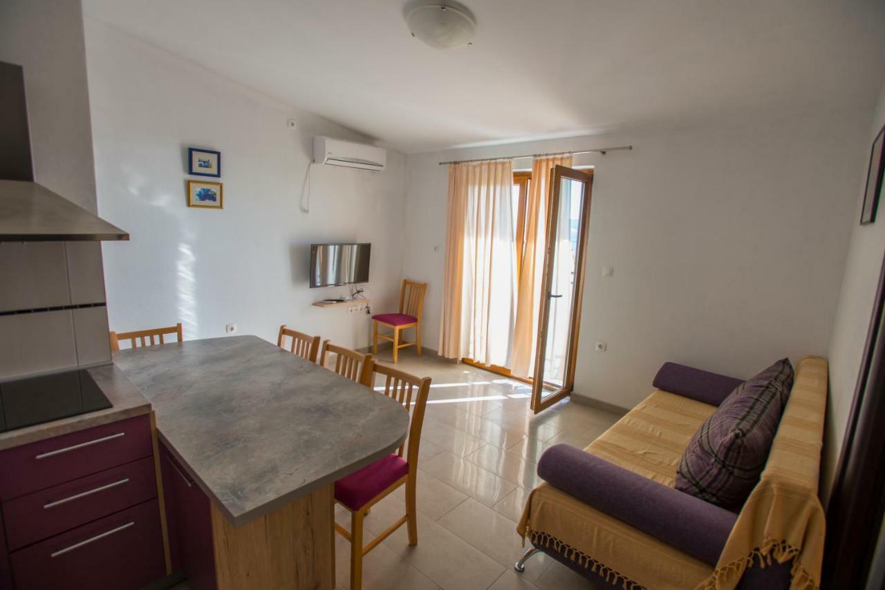 Apartmani Simic Starigrad Paklenica Exterior foto